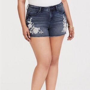 TORRID Embroidered High Rise Jean Shorts, size 22